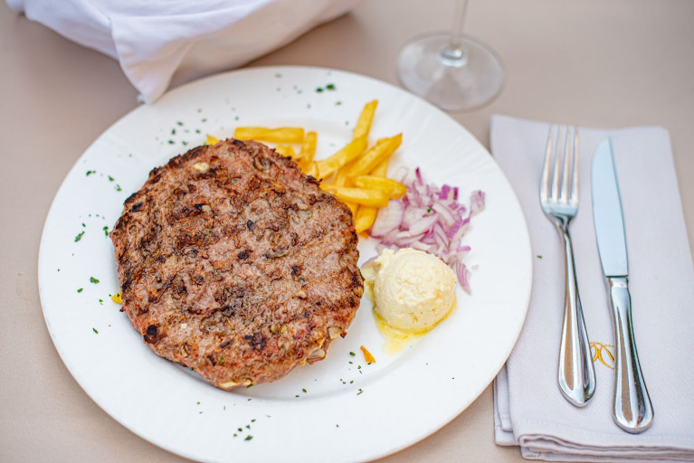 Pljeskavica na kajmaku 350g
