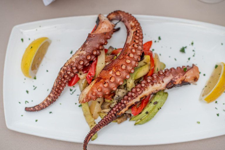Grilovana hobotnica sa povrćem 250g