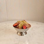 Strawberries with chocolate and small kadaif