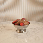 Small strawberries with chocolate