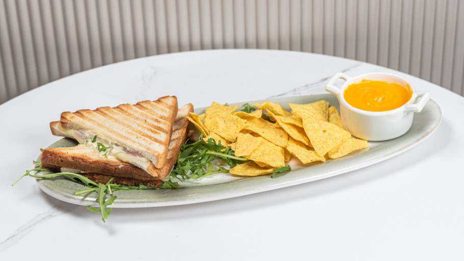 Tost sendvič šunka