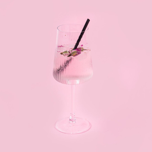 Pink gin tonic