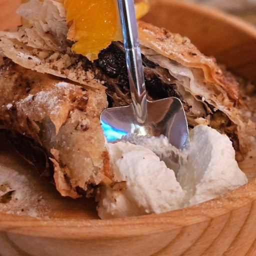 Domaća pita sa suvim šljivama na drva 200gr