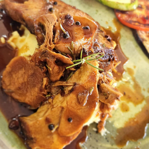 Svinjski vrat u medovini 300gr