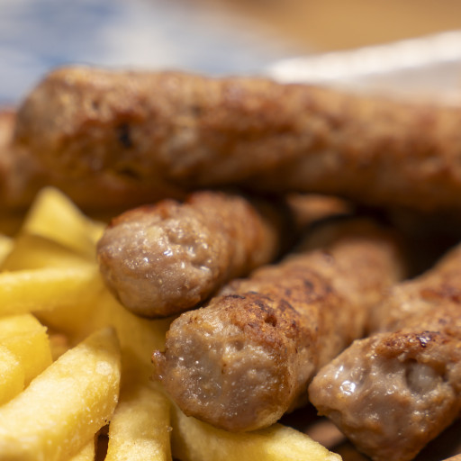 Ćevapi sa pomfritom i kečapom (Kids) 200gr