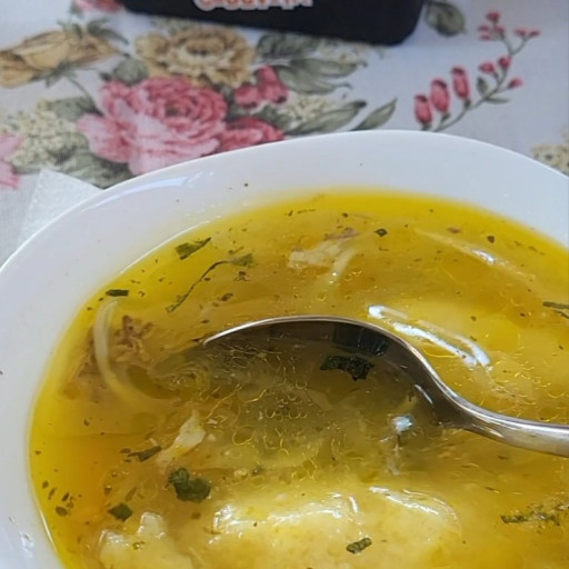 Pileća supa sa knedlama