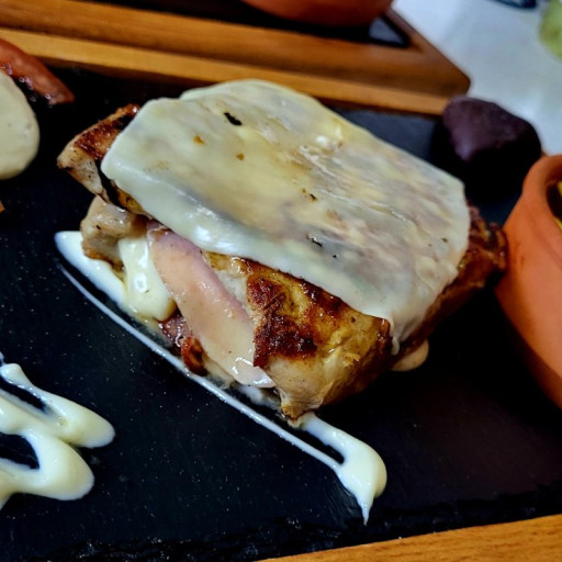 Punjena bela vešalica (250g)