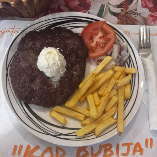 Pljeskavica na kajmaku (300g)