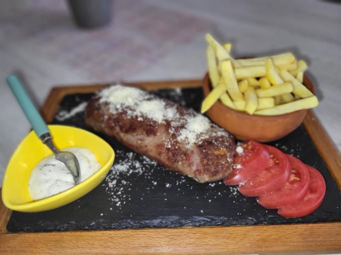 Punjena pljeskavica (350g)