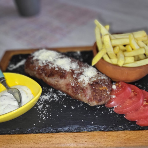 Punjena pljeskavica (350g)