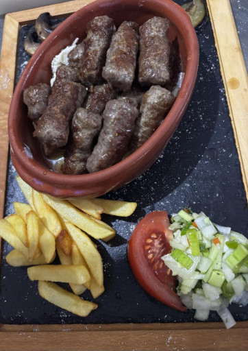Sarajevski ćevapi na kajmaku 15 kom (300g)