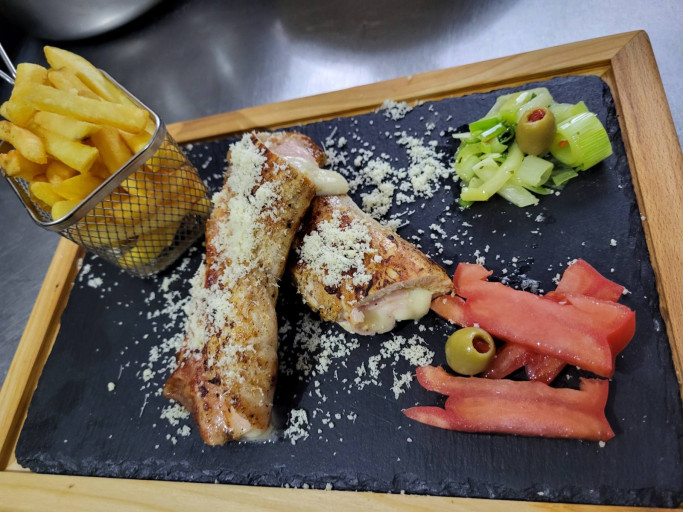 Punjena bela vešalica (350g)