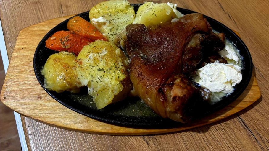 Dimljena svinjska kolenica