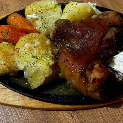 Dimljena svinjska kolenica