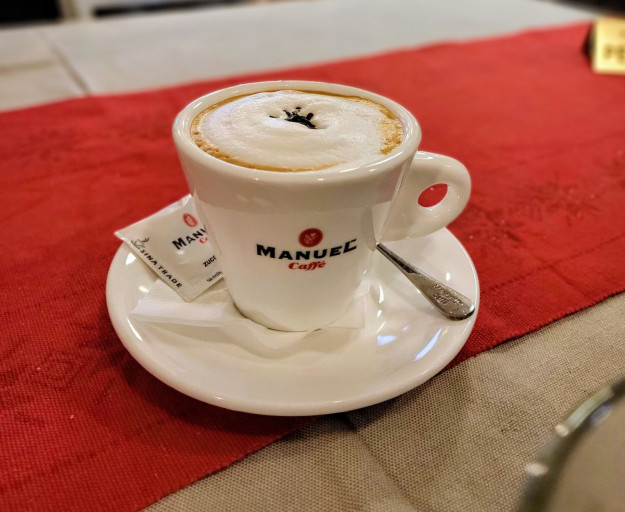 Espresso sa mlekom